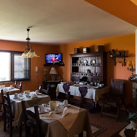 Marina D'aspra לינה וארוחת בוקר 4*