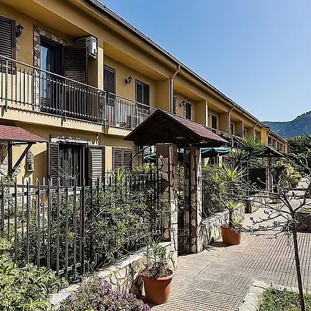 Marina D'aspra Bed and Breakfast