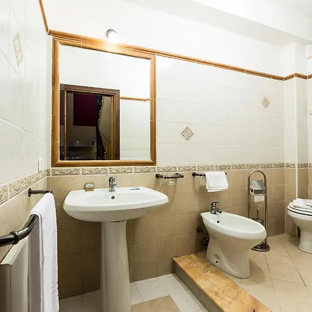 Marina D'aspra לינה וארוחת בוקר 4*