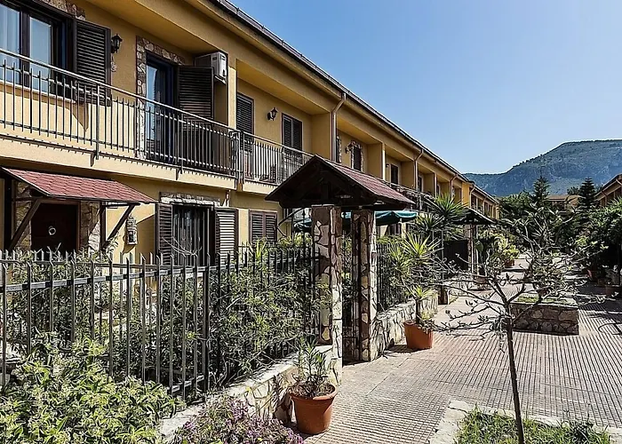 Marina D'aspra Bed and Breakfast